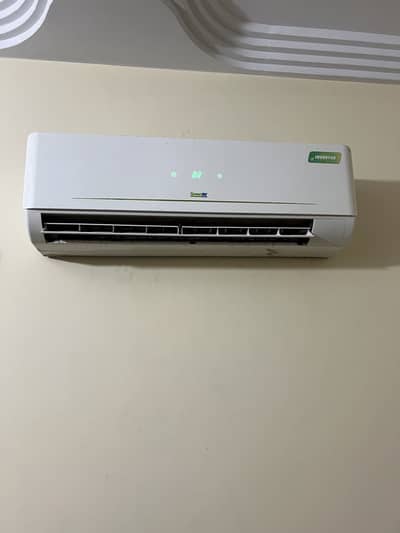 green air 1.5 ton ac inverter neat and clean