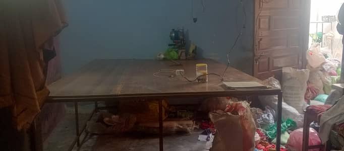 Garments Cutting Table