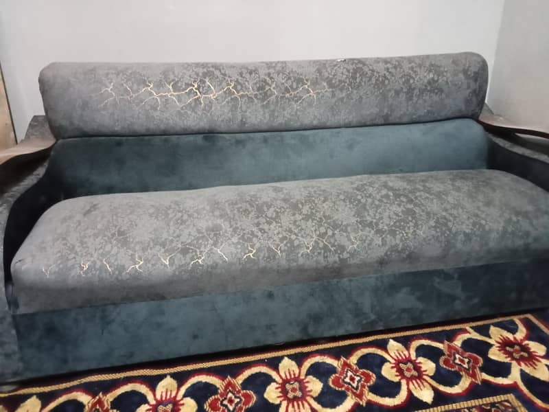 five seeter sofa set for sale urgent in five years warranty 0