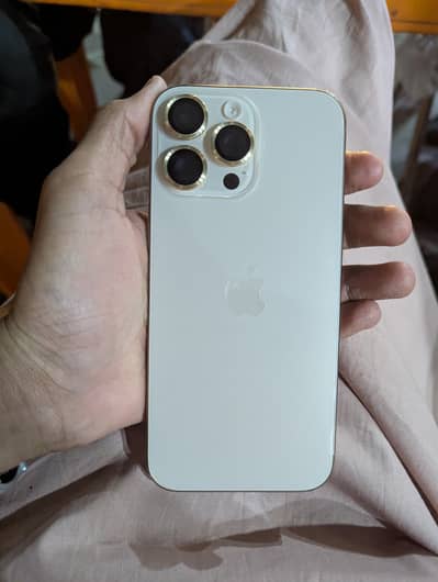 Iphone 16 pro max Just open box like new under warrnty