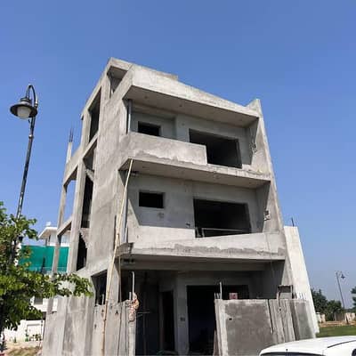 building construction workers