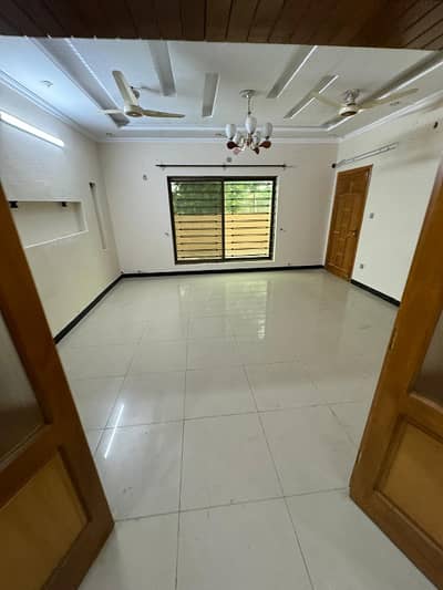 Upper portion 10 Marla available for rent in phase 4 bahria town Rawalpindi