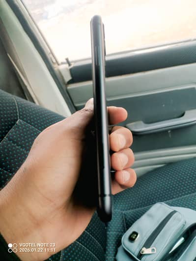 i phone 11. . . . . 64gb. . . LLA