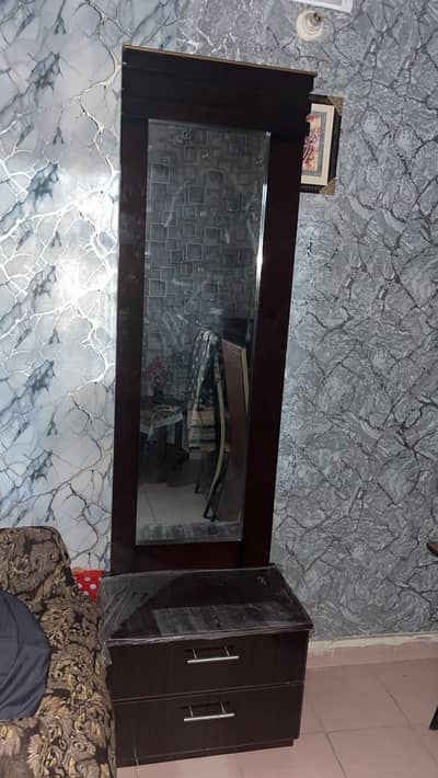 Full length mirror /Dresser
