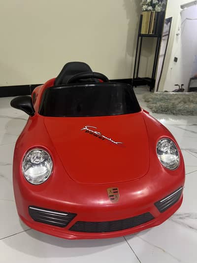 Remote sa or baccha khud sa dono tarah chala sakta ha