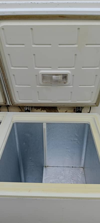 2 door deep freezer in good condition