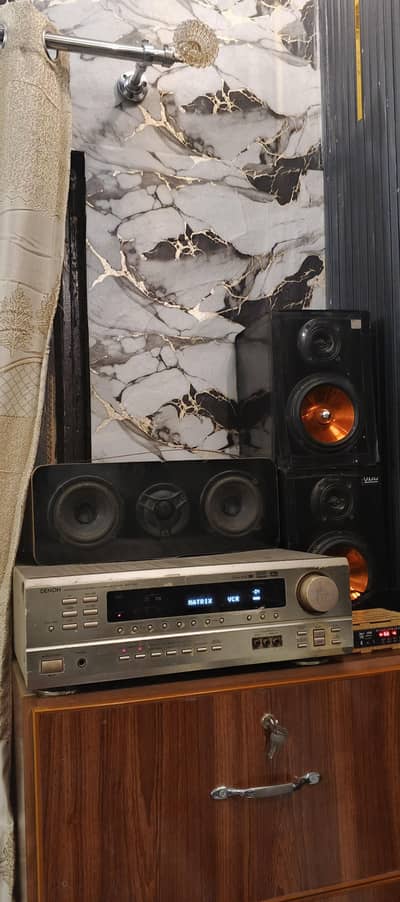 4 speaker 1 center 2 surroundr 1 woofer