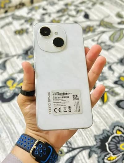 Tecno spark Go 1    4+4 Total 8 Gb Room 64