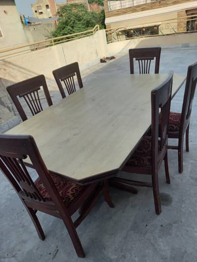 Dining table with 6 chairs 10/10 condition