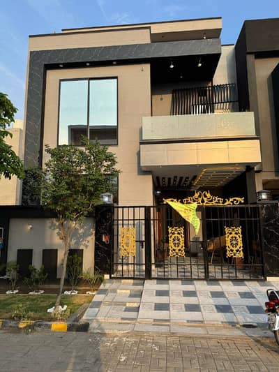 Used for 1 Year 5 Marla Modern House in ETIHAD TOWN Phase 1 FOR SALE
