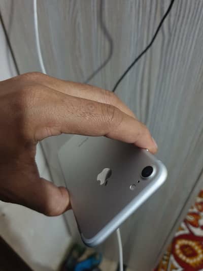 iPhone 7 32gb 10/10 83% battery