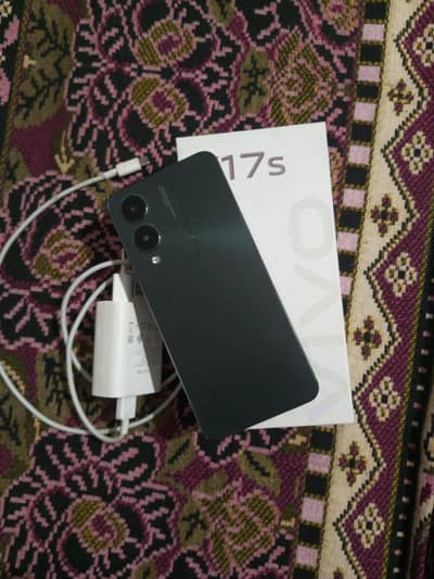 vivo y17s 10/9 box charj sat hai  6/128
