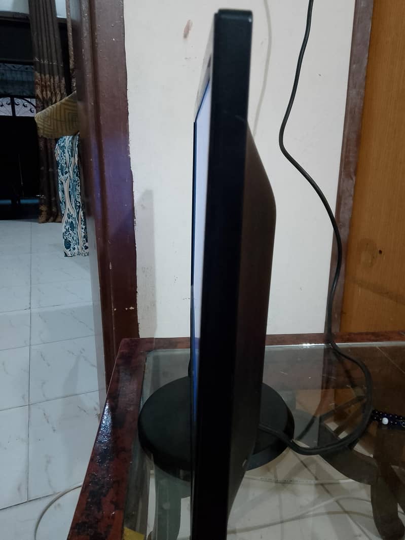 Slim 24" Computer Led 3