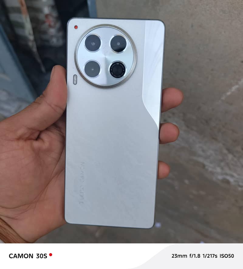 Techno Camon 30 0