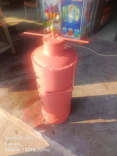 گیس والے غبارے کا سلنڈر