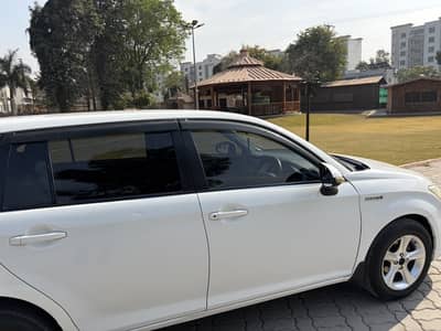 Toyota Corolla Fielder hybrid