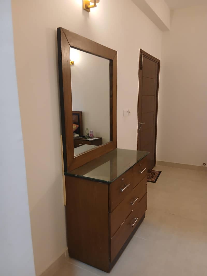Complete Dressing Table- Good Condition 0