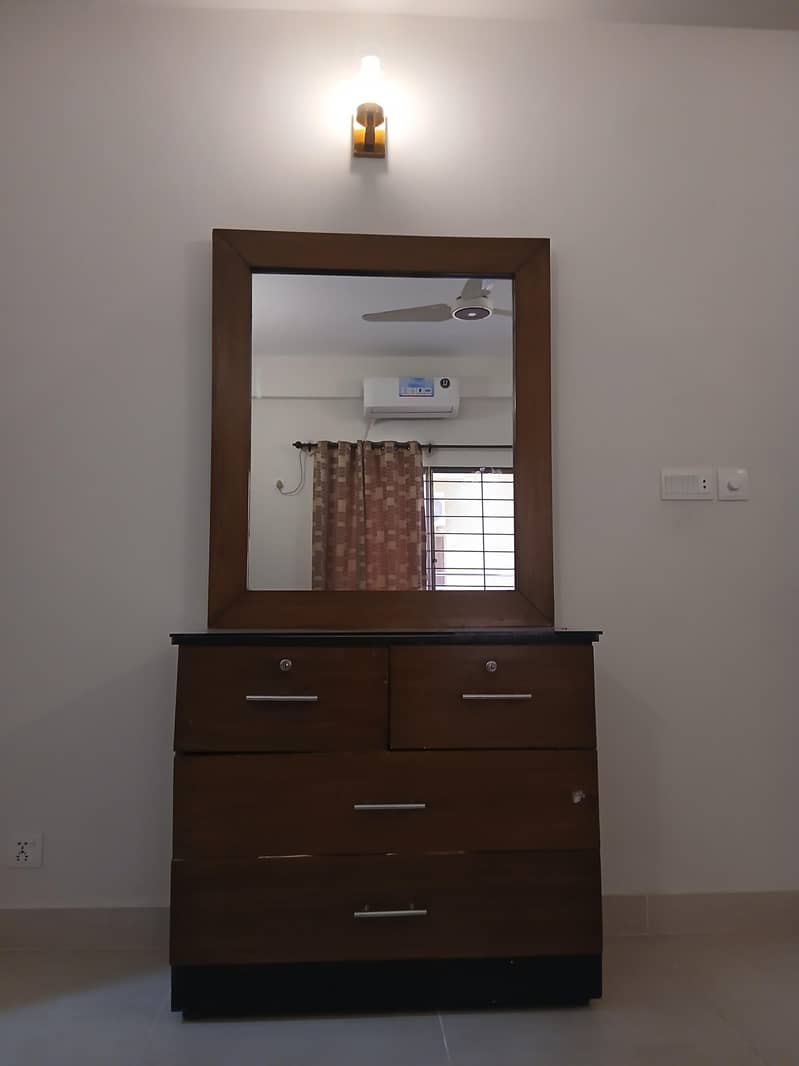 Complete Dressing Table- Good Condition 3