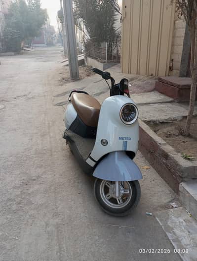 Metro T9 Eco Scooty