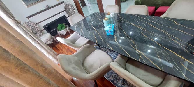 Dinning table 8 peeson