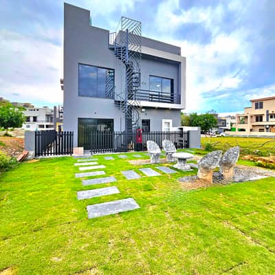 Designer House With Spacious Back Lawn At Height Location In Bahria Overseas