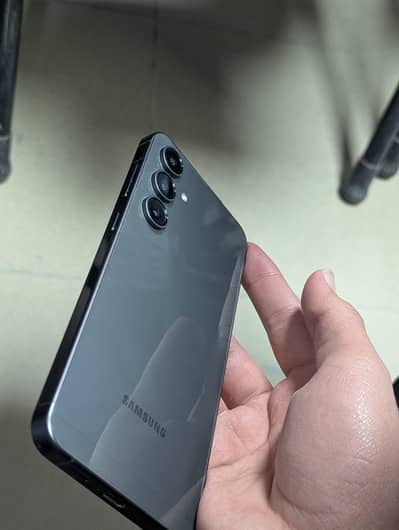 samsung s24 fe sim locked 8/128 grey FE