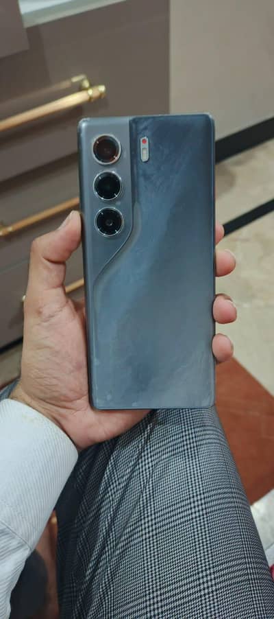 canon 40 pro 10/10 condition (16-01-2027) warranty