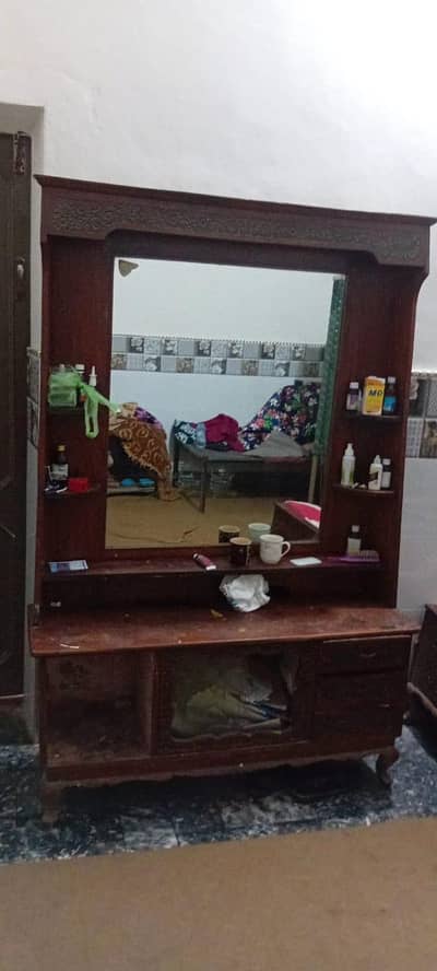 dressing just table chota door lgwqny Wala hai