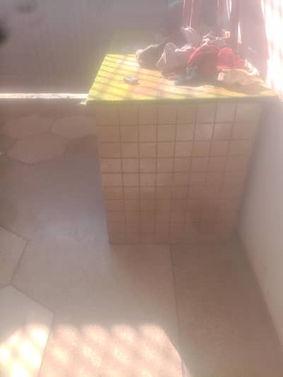 tailor ka men table hai jismein cutting wala karta hai aur pressing