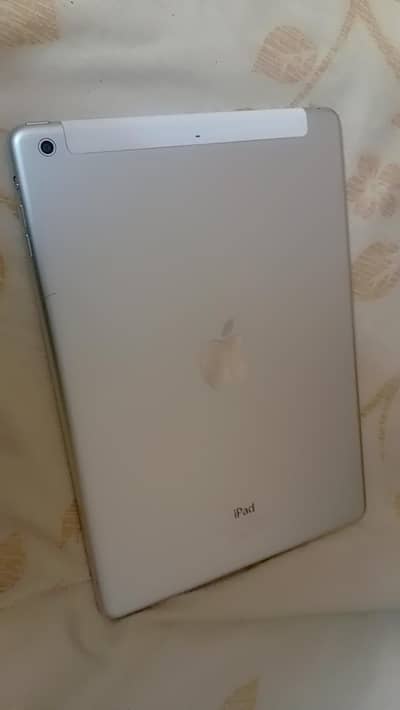 Ipad Air (10 on 10 condition)
