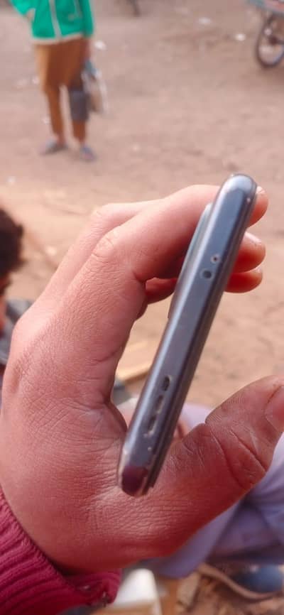 redme not 10 box Sath ha change original ni ha adapter milay ga