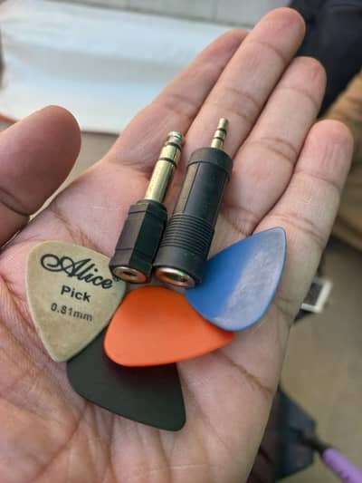 Guitar Capo, Wall Mount, Connectoer (3.5mm / 6.5mm) & Guitar Picks