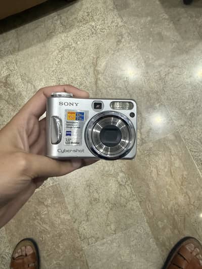 Sony Cyber-shot DSC-S90