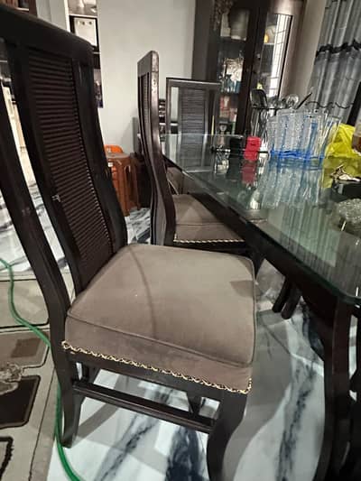 6 seater dinning table, wooden table.