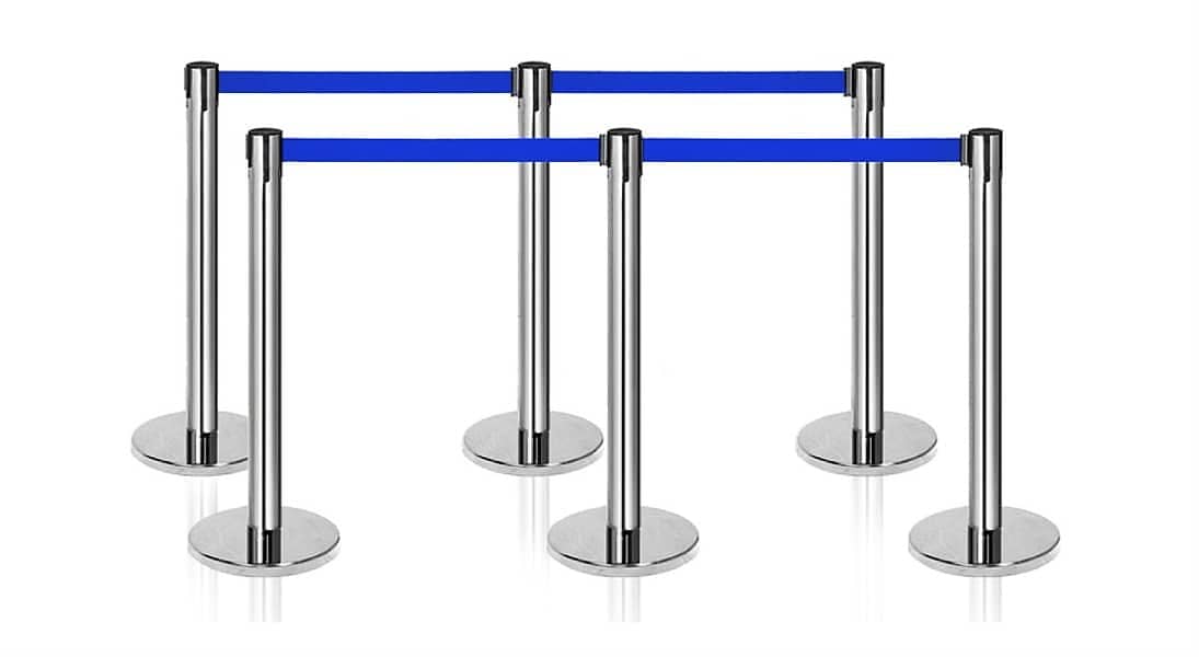 Retractable Belt Queue Manager 1