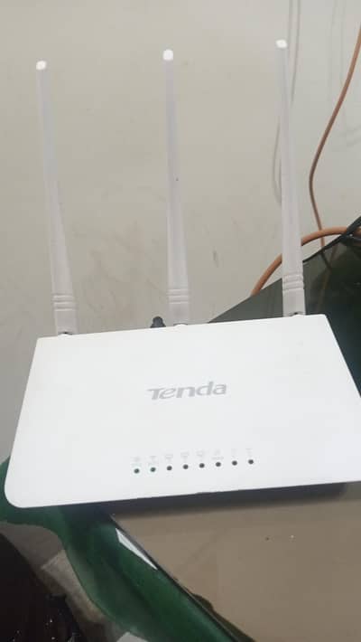 Tenda Wifi Router with charger