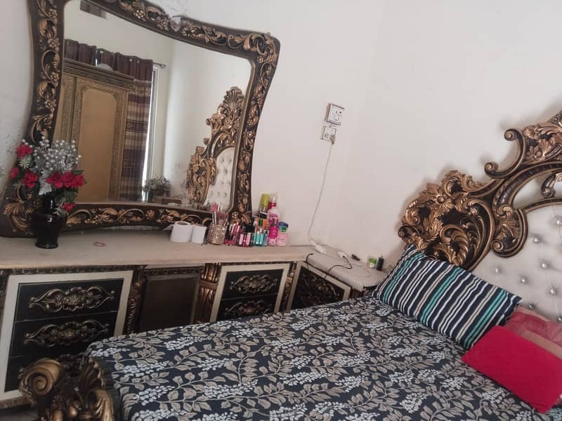 BADS DRESSING TABLE 1