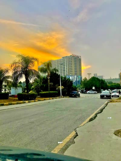 assalamualaikum mujhy 150000 advance ky sath cultus gari chiya