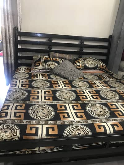 Iron bed 10/10 condition
