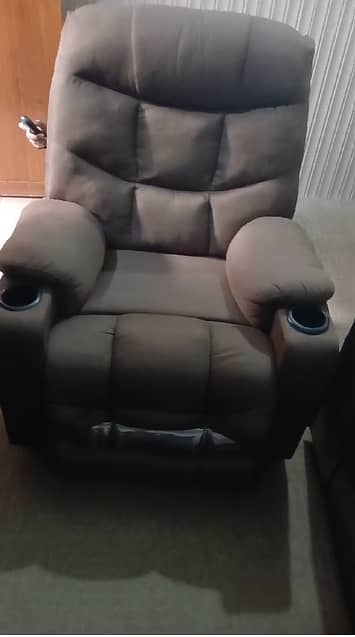 Comfortable Single Recliner Sofa Chair – Good Condition
