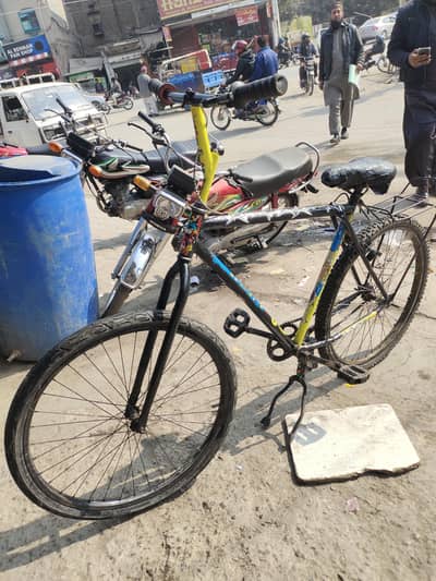 kAfi dar sa Ghar he kahire the chalti ha bus chain Tait hona ha