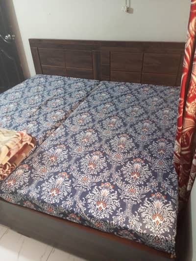 Single bed with Mattress