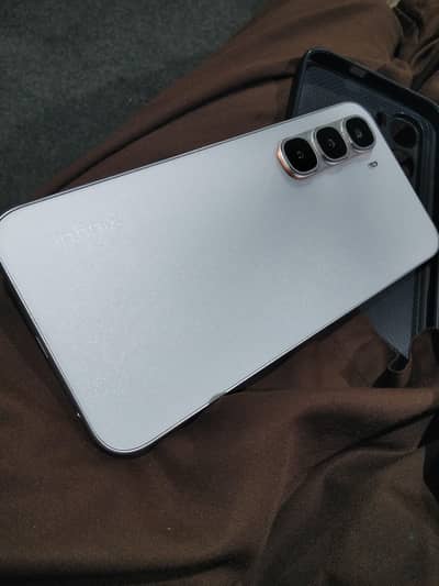 Infinix hote 60 pro 8gb and 128gb indisply fingr lock AMOLED screen