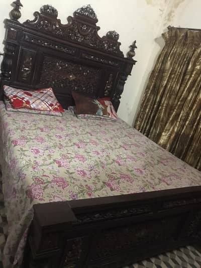Chinoti double bed dresser showcase