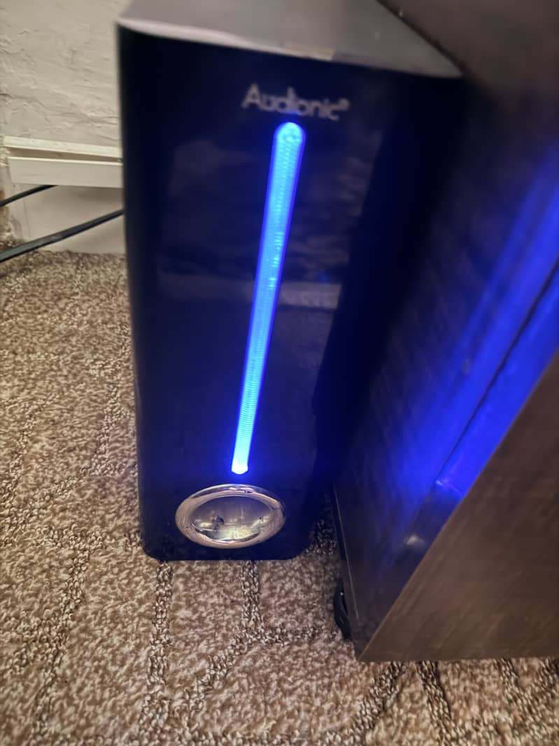 Audionic 2.1 speakers 0