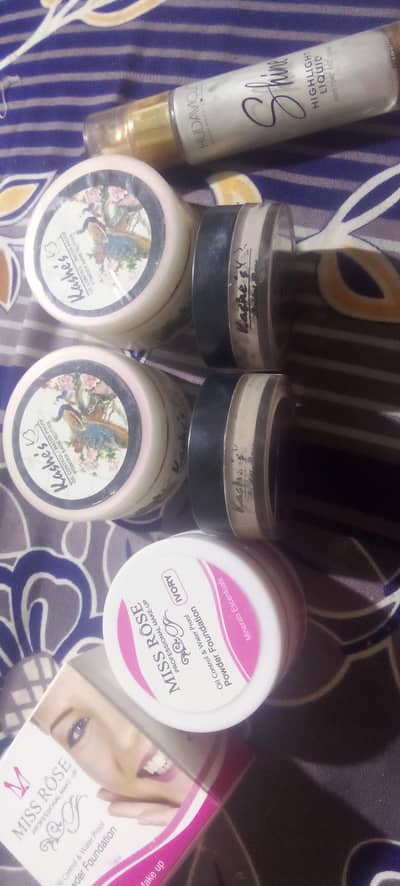 bohat km use huy hn SB ki mukhtalif prise h miss Ros Ka untich h