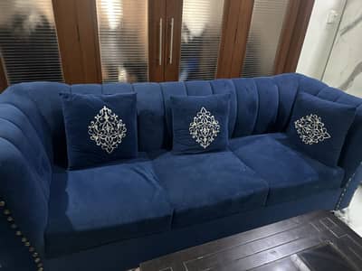 6 seater sofa with Center and side tables