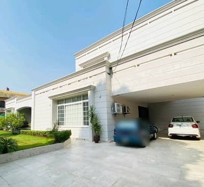 Sarfaraz Rafiqui Road House For sale Sized 33 Marla