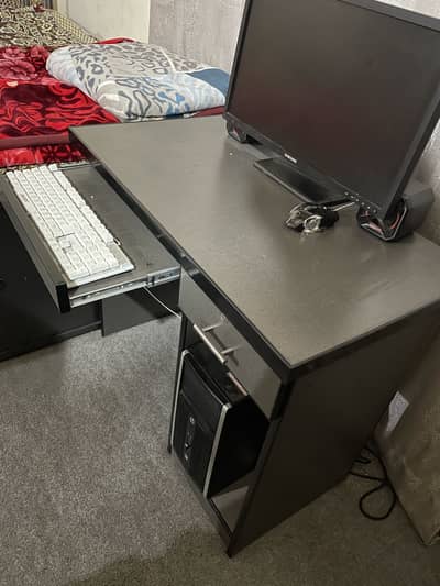 Computer table