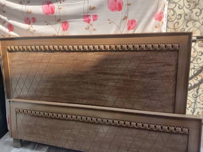 double bed with matress aik saal use huwa condinion bohat achi ha or a